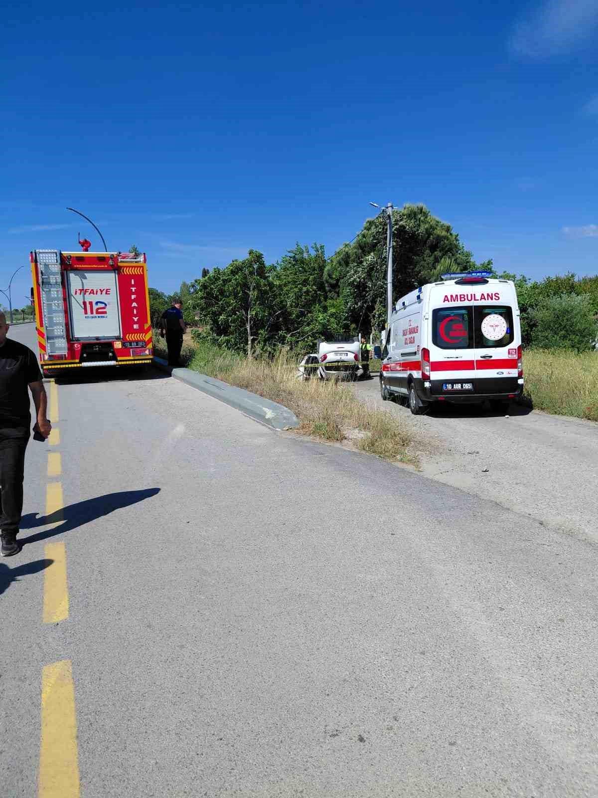 Edremit\'te kontrolden çıkan otomobil savruldu: 1 ölü, 3 yaralı