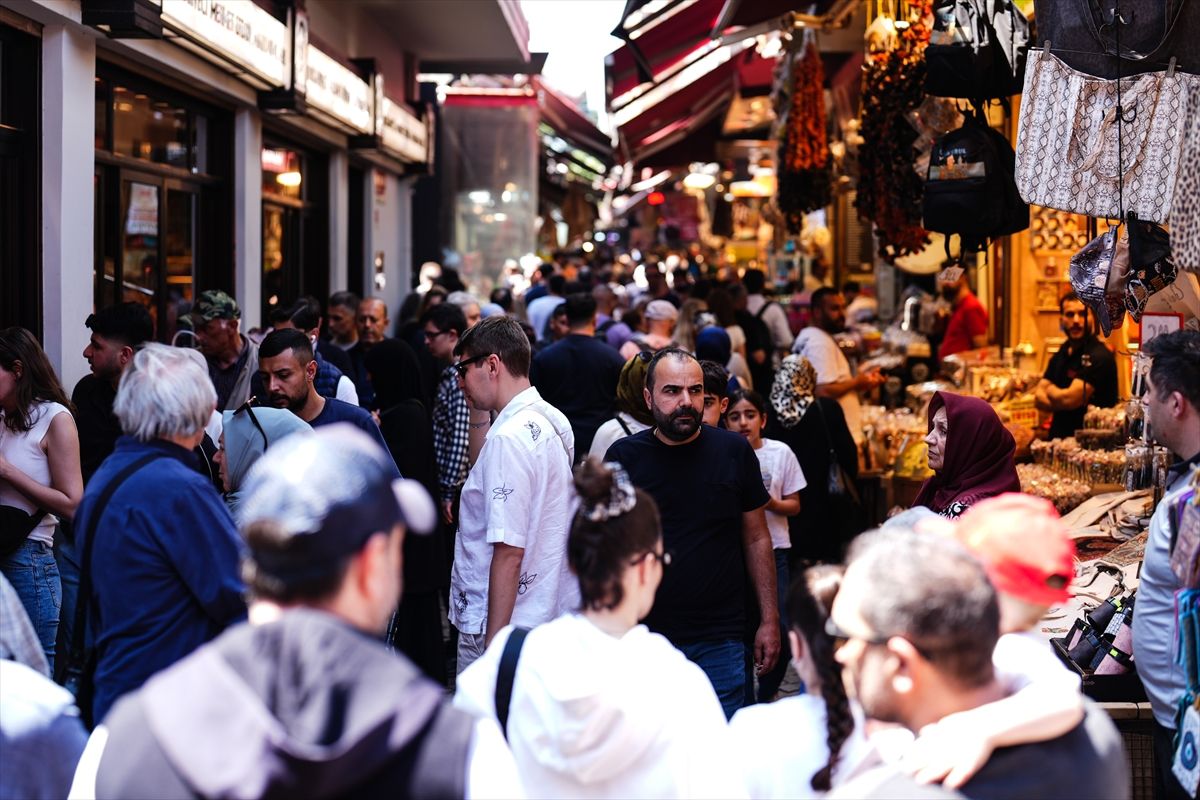 Eminönü\'nde Kurban Bayramı Yoğunluğu