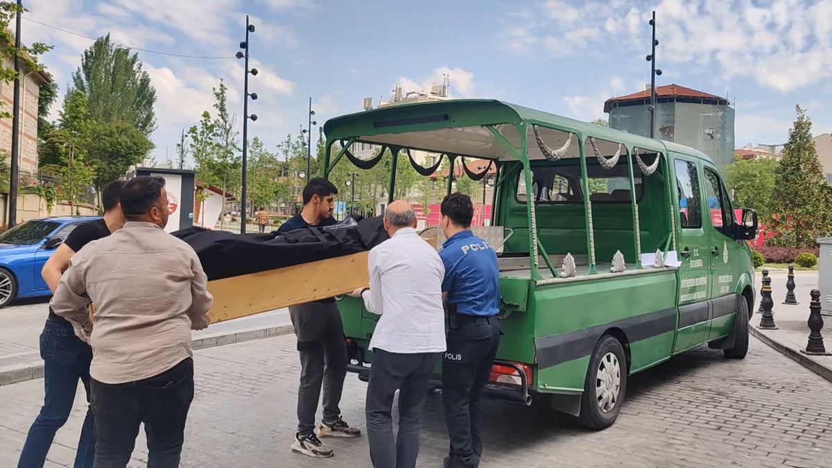 Topkapı\'da Otelde Yangın: 1 Ölü