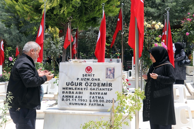 Gaziantep’te Kurban Bayramı öncesi mezarlık ve şehitliklerde yoğunluk