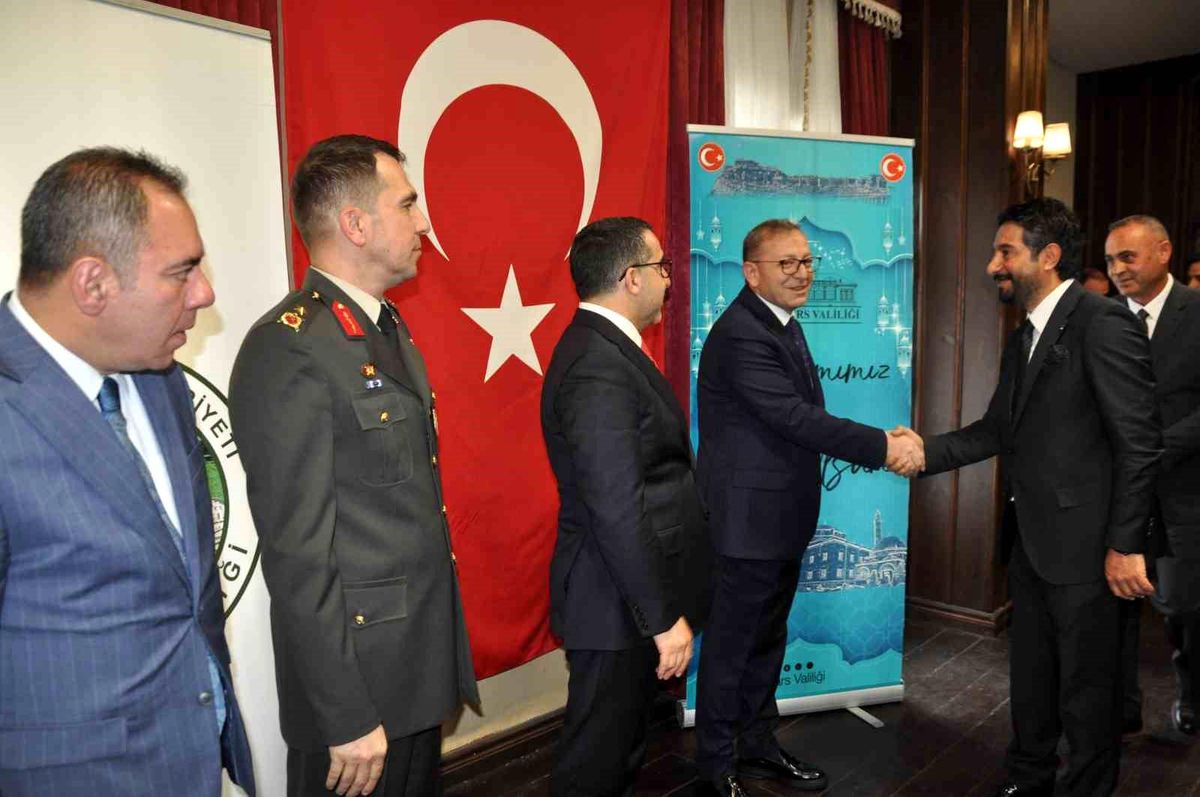Kars\'ta Polis Evi\'nde bayramlaşma programı