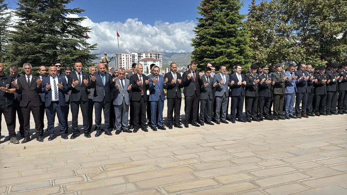 Kurban Bayramı Areifesinde 5 İlde Şehitlik Ziyareti