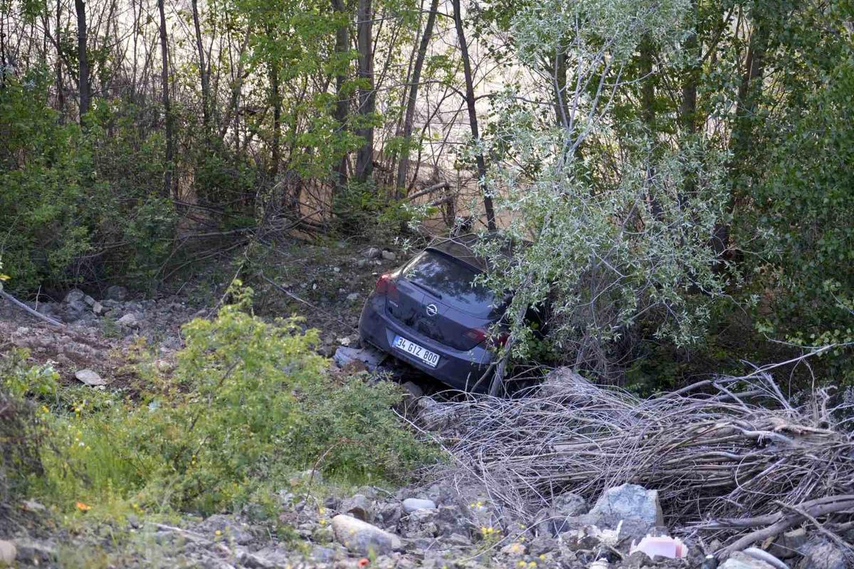 Torul\'da Kontrolden Çıkan Araç Harşit Çayı\'na Uçtu