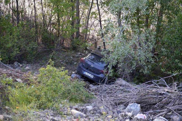Torul'da Kontrolden Çıkan Araç Harşit Çayı'na Uçtu