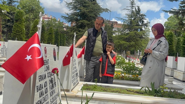 Konya’da bayram arifesinde şehitlik ziyareti