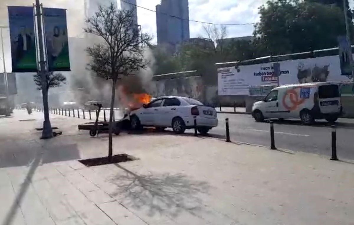 Mecidiyeköy\'de Benzin Sızıntılı Araç Yangın Çıkardı