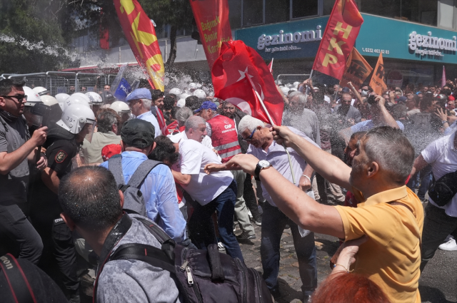 Mitingde fenalaşan vatandaşa ilk teşhis <a class='keyword-sd' href='/ozgur-ozel/' title='Özgür Özel'>Özgür Özel</a>'den: Biraz bilirim bu işleri