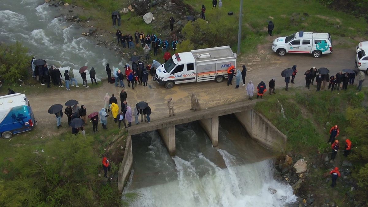 Cevizlidere Köyü\'nde Kaybolan Kadın İçin Arama Çalışmaları Devam Ediyor