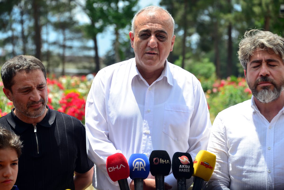 Şehit aileleri mezarlıkta buluştu: \'Bayramda kurbanlık seçerken biz mezar taşına baktık\'