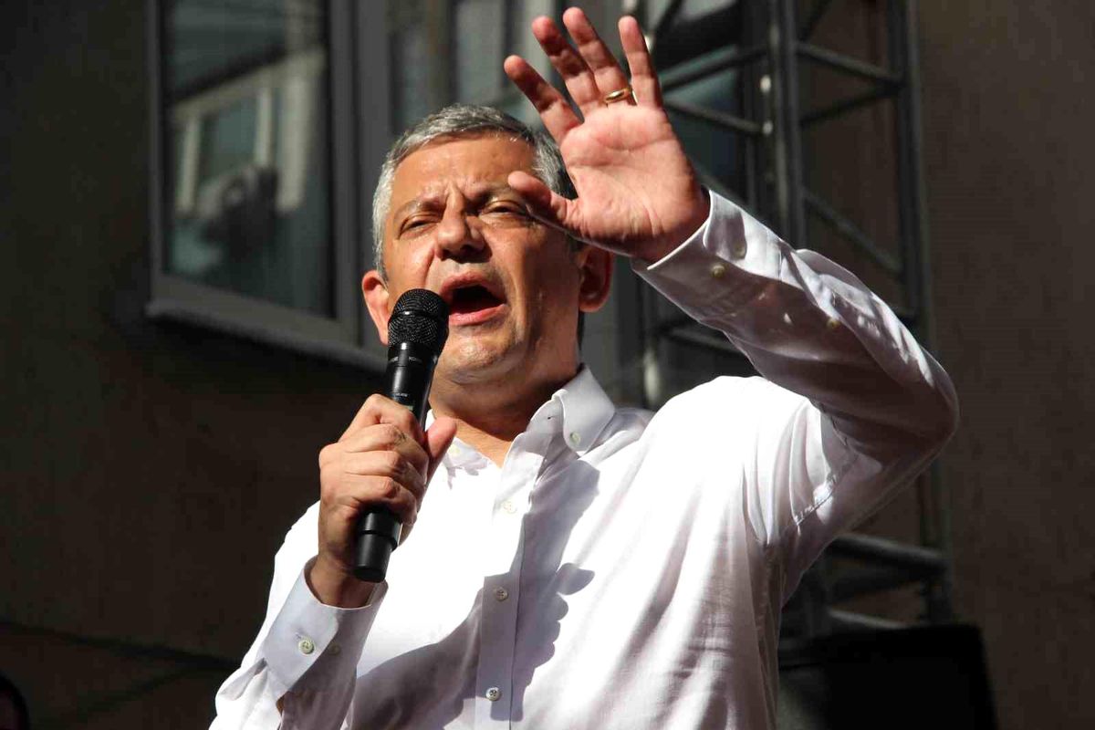 Özgür Özel: "Baş veririm partiyi kimseye teslim etmem"