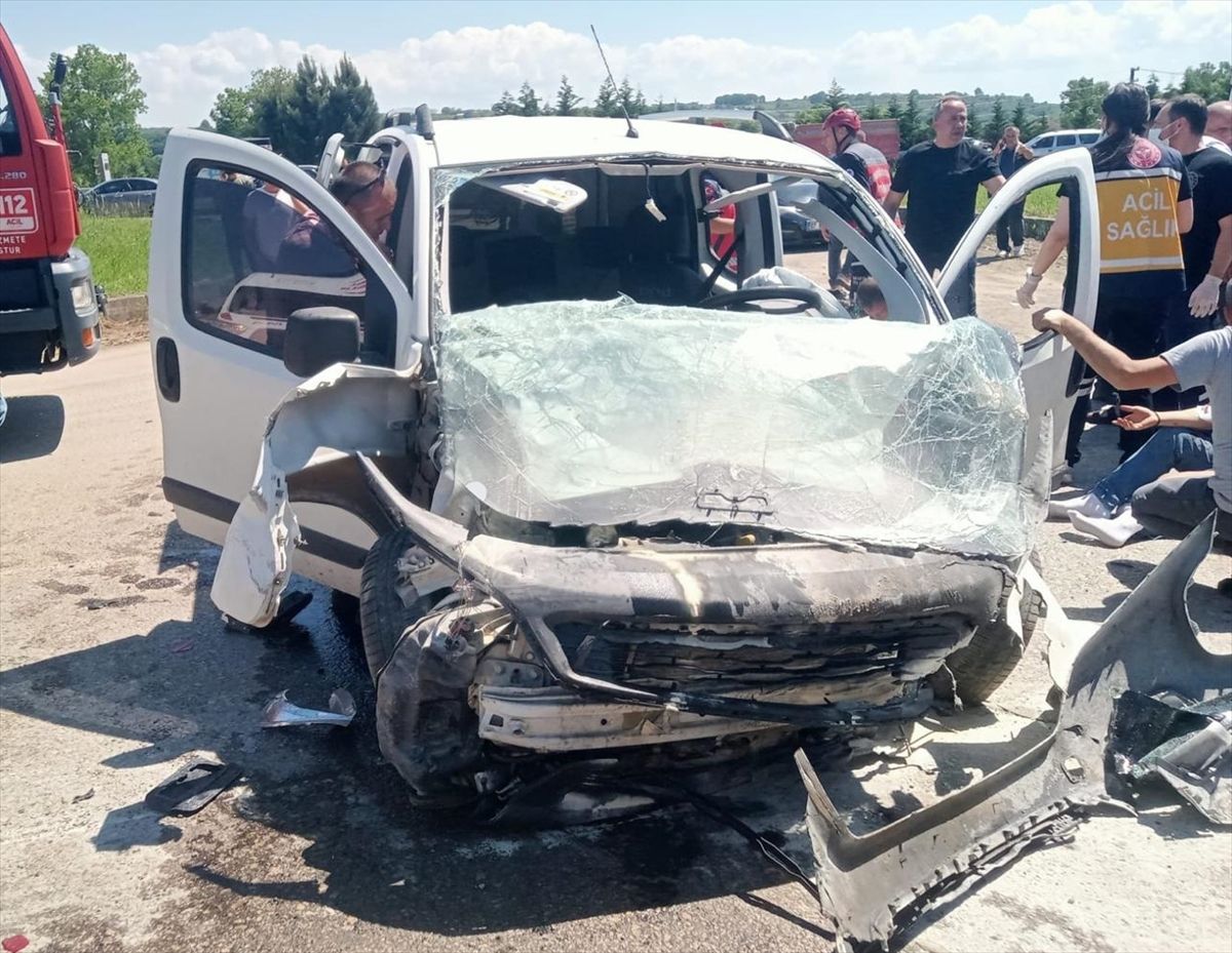 Kaynarca\'da Trafik Kazası: 7 Yaralı