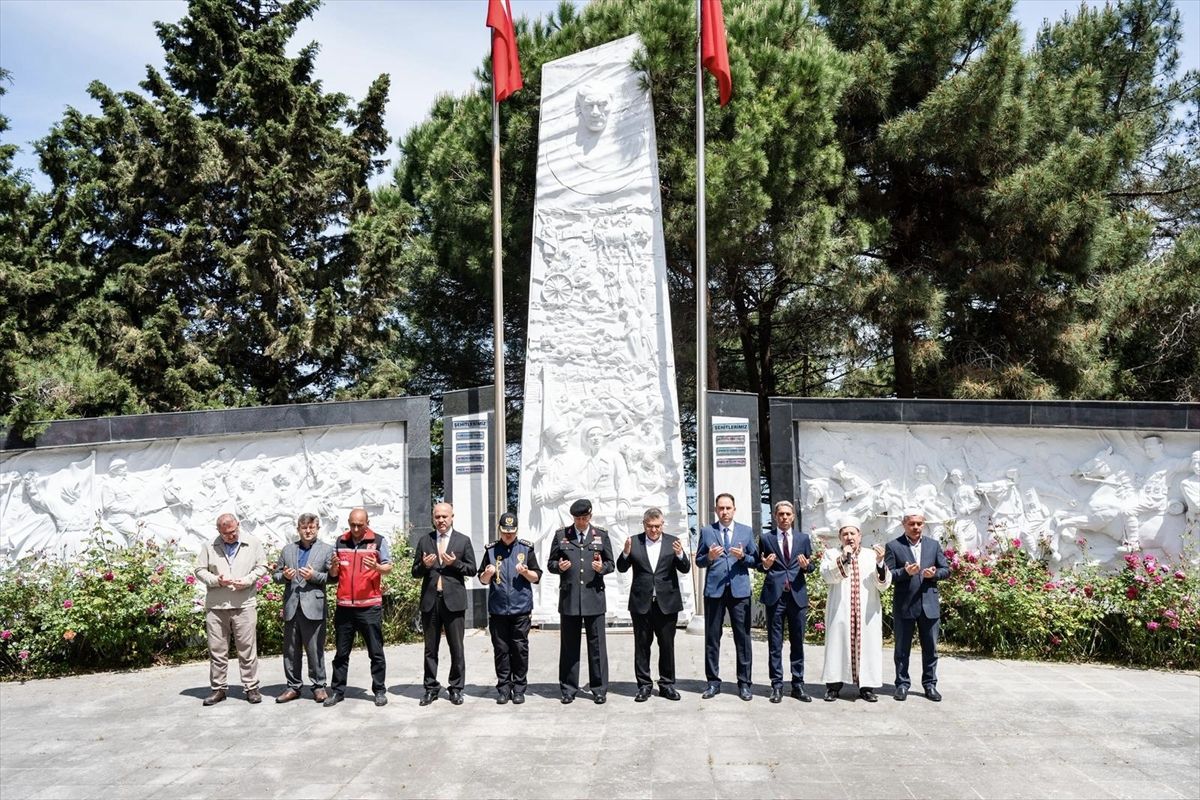 Bayram arifesinde mezarlıklarda yoğunluk