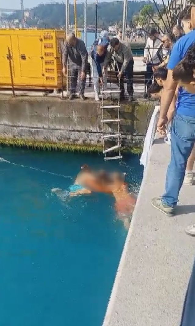 Emirgan Sahili'nde Baygınlık Geçiren Kadın Kurtarıldı