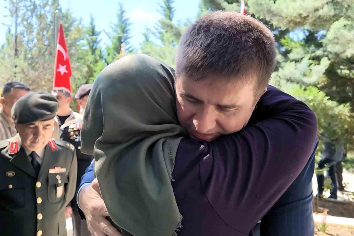 Kırıkkale\'de bayramda şehit mezarlarına ziyaret