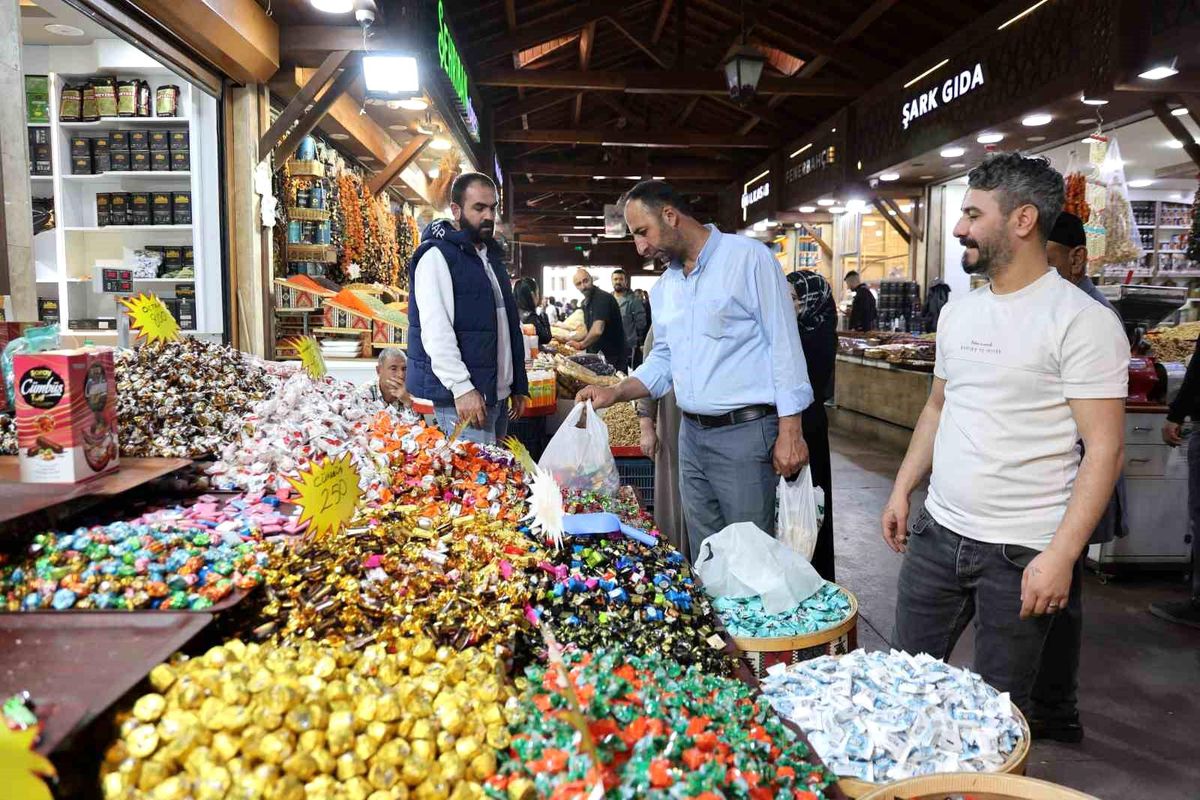 Elazığ\'da Bayram Alışverişi Yoğunlaştı