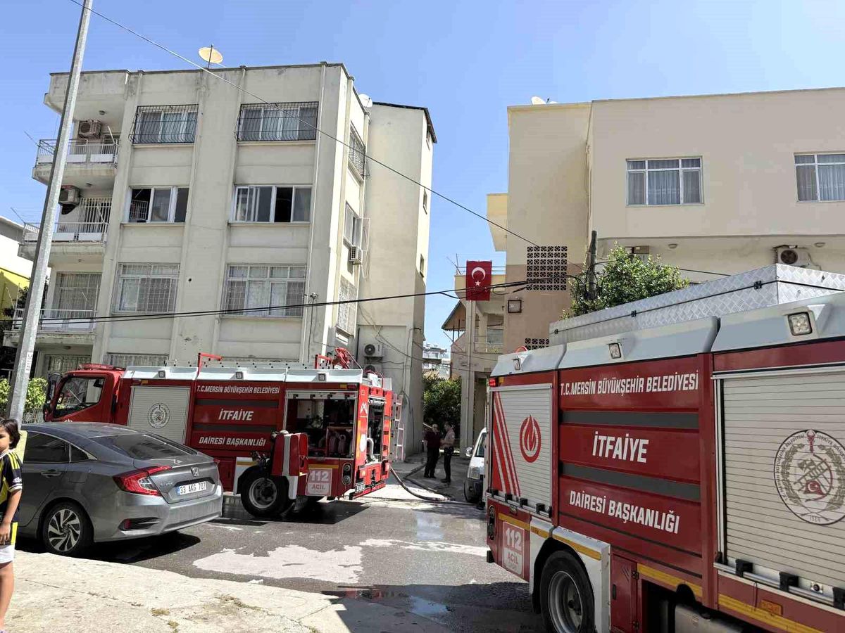 Tarsus\'ta apartman dairesinde yangın paniği