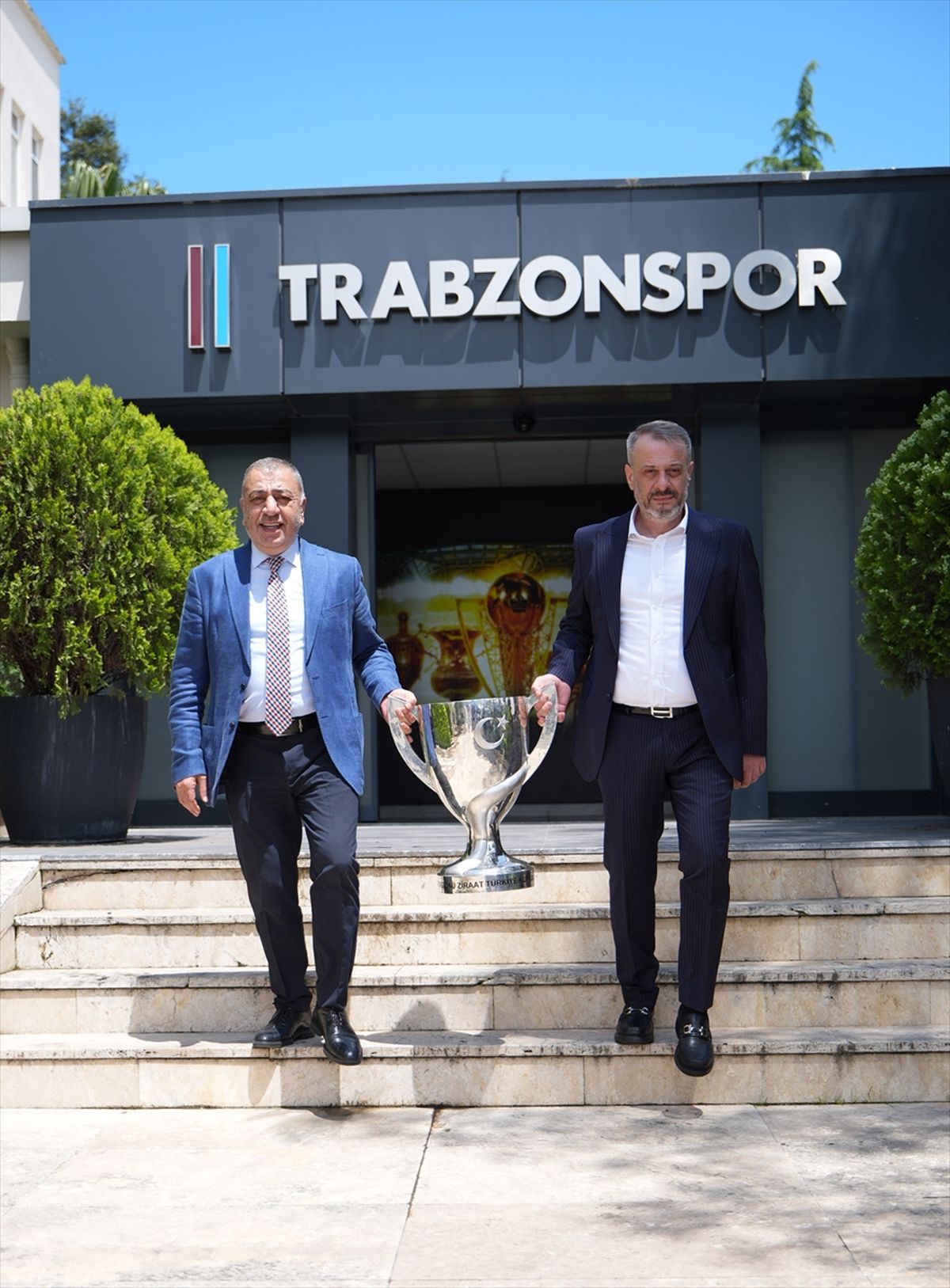 Trabzonspor Kupasını Müze\'de Sergiliyor