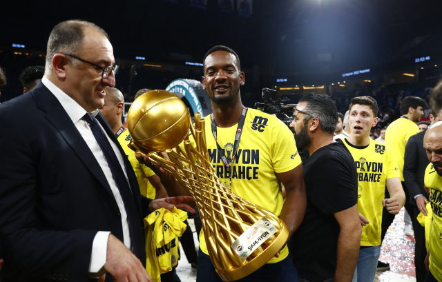 Yıllarca Fenerbahçe'de oynamıştı: Galatasaray'la anlaşmaya vardı