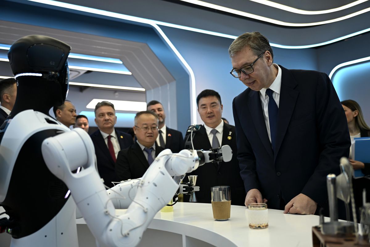 Vucic, Çin\'de Minth Grubu\'nu Ziyaret Etti