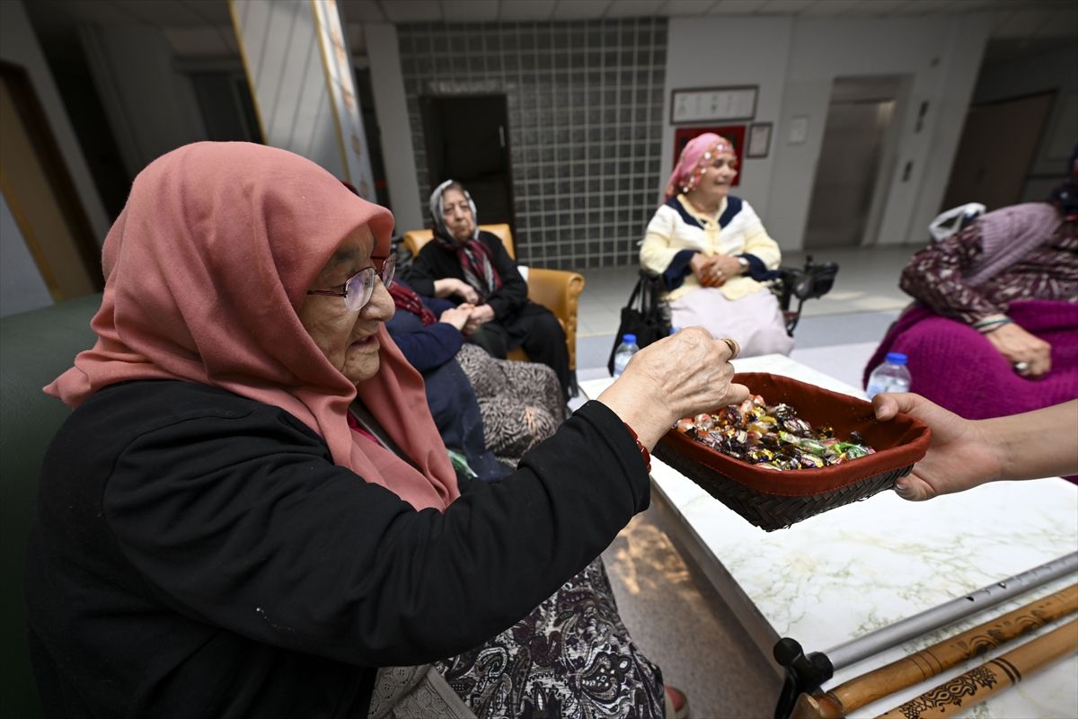 Huzurevinde bayram sevinci: Her gün bayram gibi