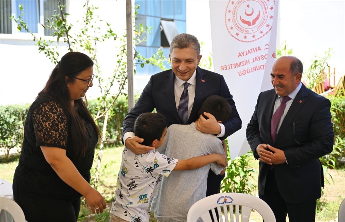 Vali Şahin\'den bayram ziyaretleri