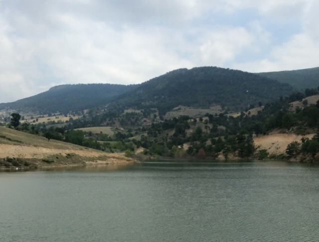 Arkadaşlarıyla girdiği gölette can verdi