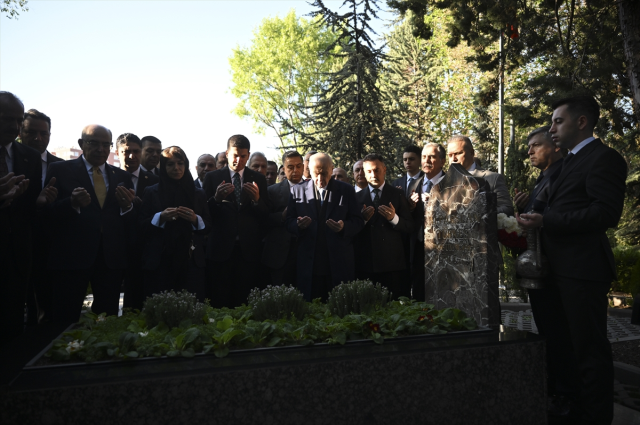 Bahçeli, Türkeş'in mezarını ziyaret etti!