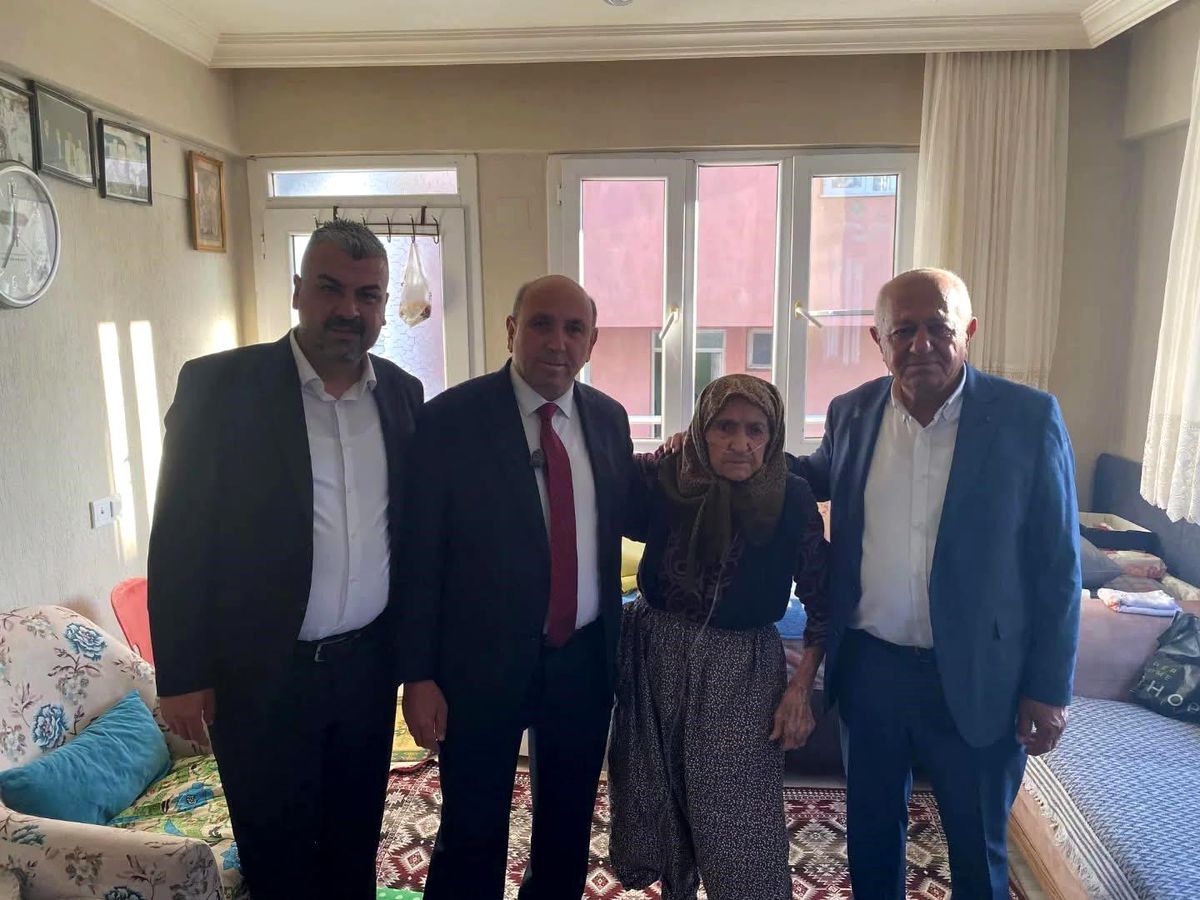 Başkan Akdeniz bayram namazını Afşar Mahallesi\'nde kıldı