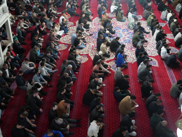 Bayram namazında ilk saf Iğdır'da tutuldu