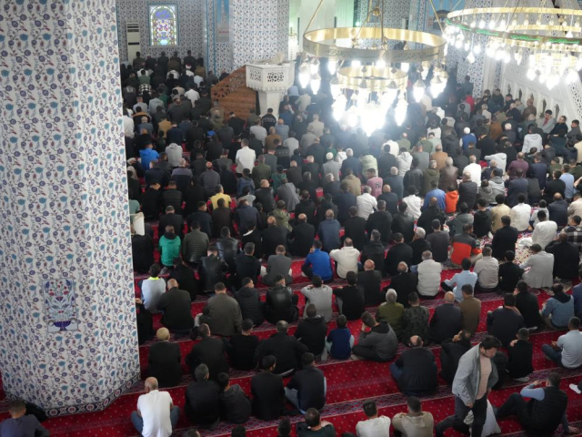 Bayram namazında ilk saf Iğdır'da tutuldu