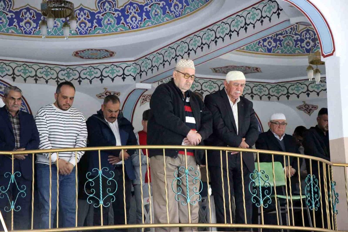 Bolu\'da Kurban Bayramı Namazı Coşkusu