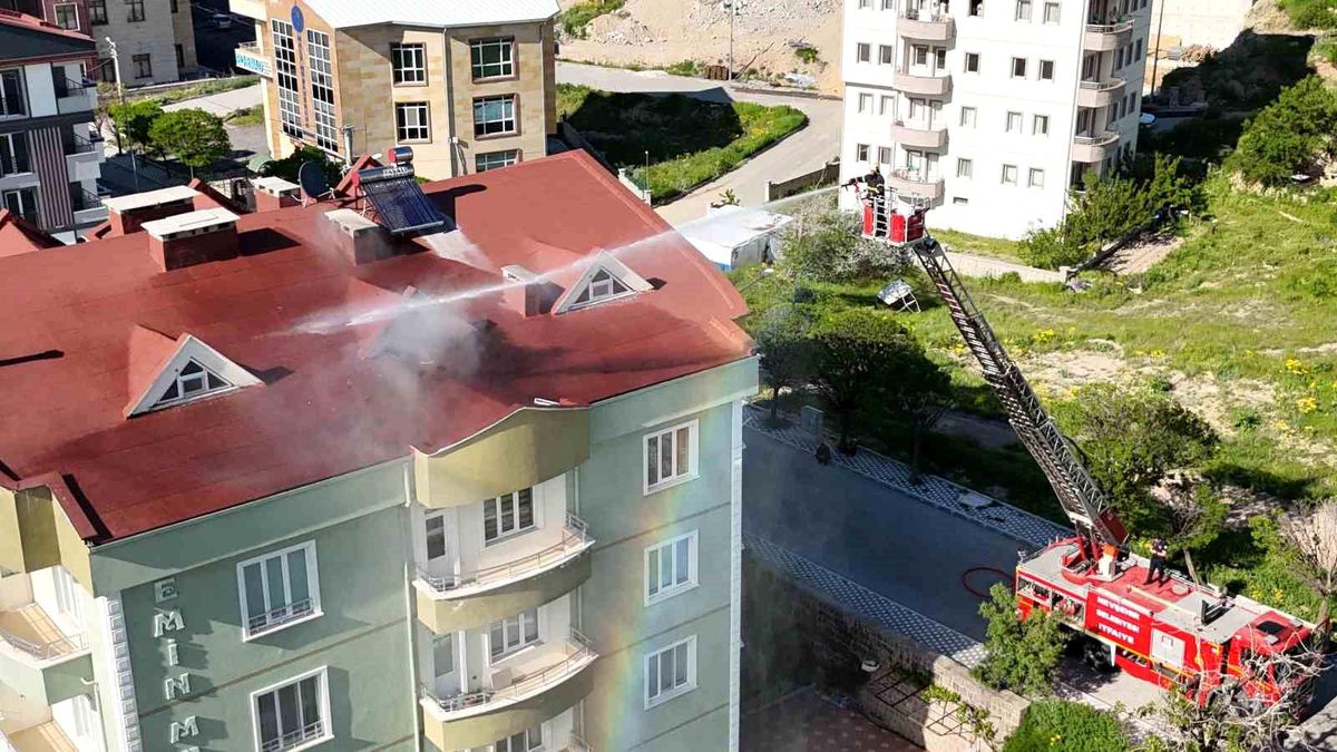 Nevşehir\'de Çatı Katında Yangın
