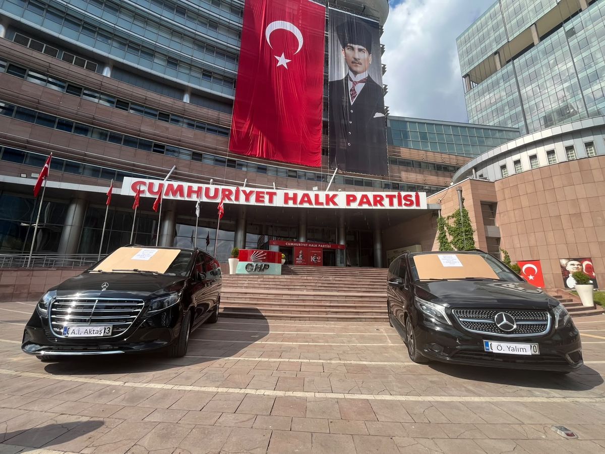CHP Genel Merkezi\'nde \'Haram Araç\' Satışı