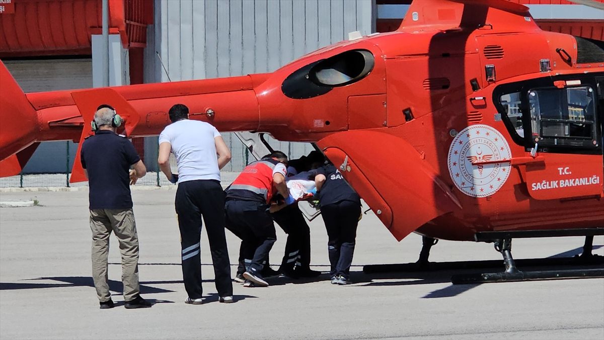 Traktör Şaftına Kaptıran Çocuk Helikopterle Ankara\'ya Sevk Edildi