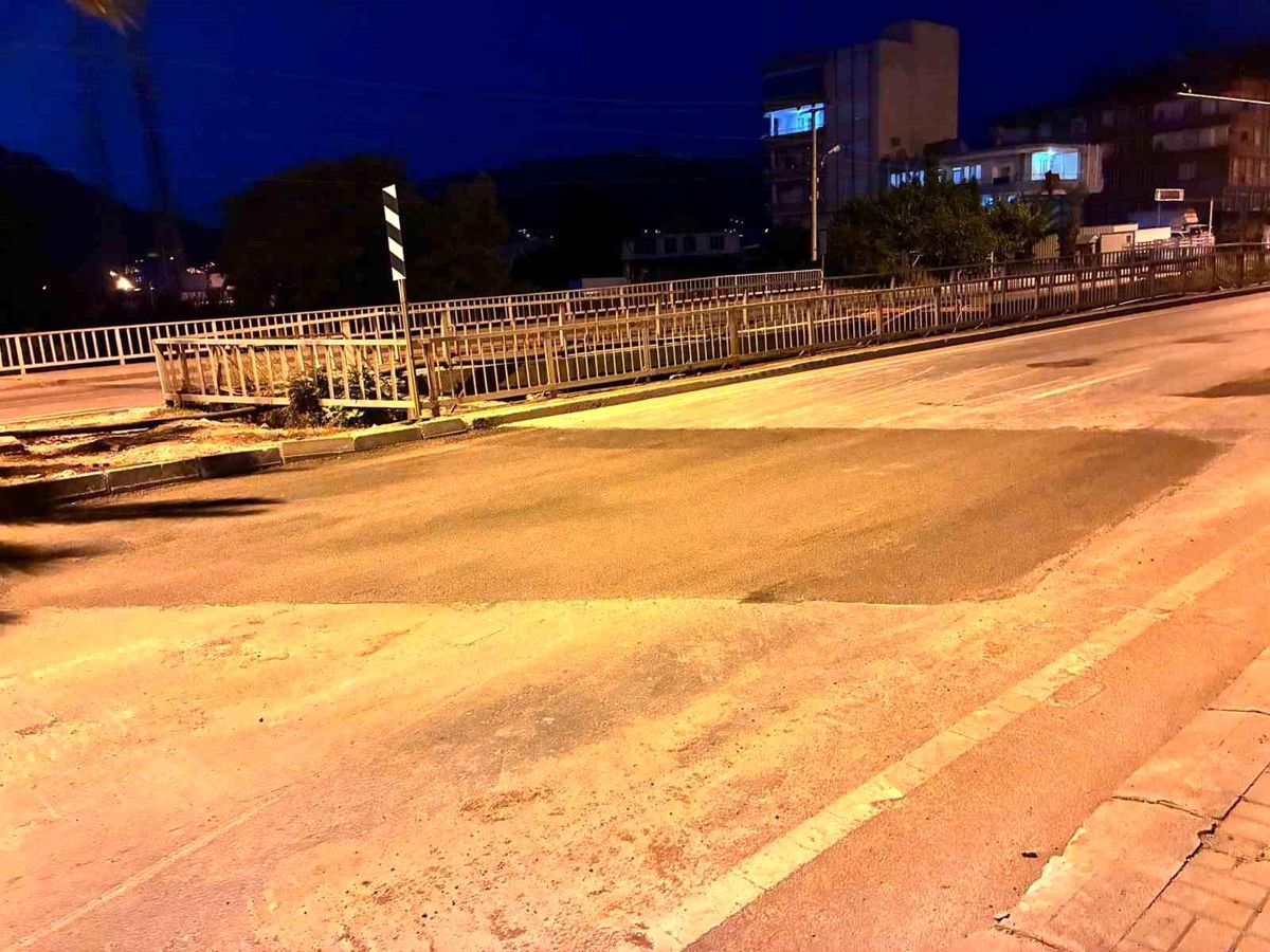 Bozyazı\'da Göçük Sonrası Yol Yeniden Açıldı