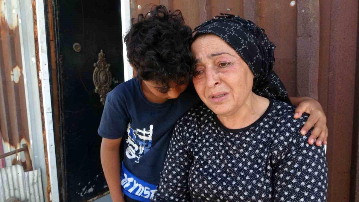 Hatay\'da Acı Bayram: Anne İki Çocuk Acısıyla Yıldırıyor