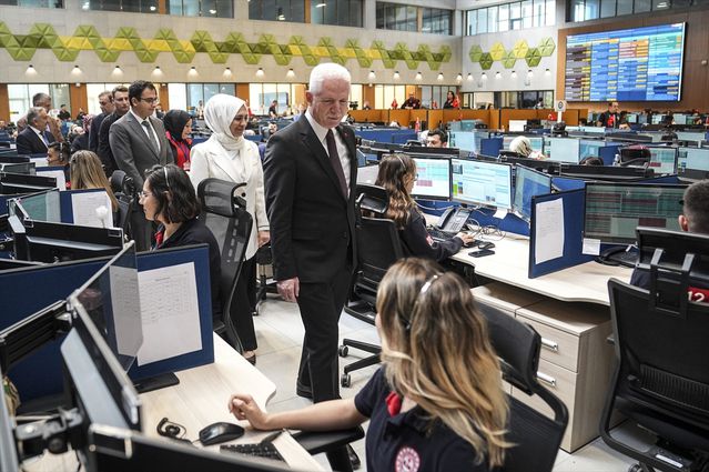 Vali Gül, 112 Acil Çağrı Merkezi'ni Ziyaret Etti