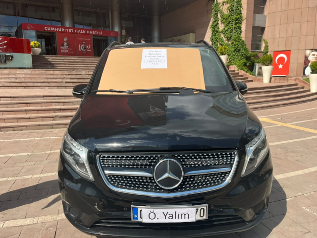 Kılıçdaroğlu, Özgür Özel'in iki makam aracını satışa çıkardı