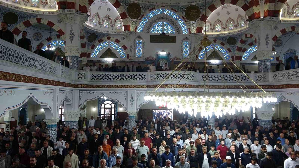 Kilis\'te Bayram Namazı Coşkusu