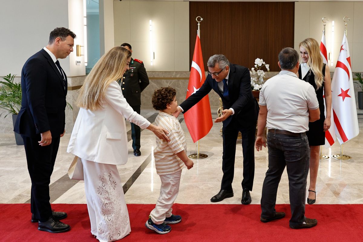 Cumhurbaşkanı Erhürman Bayramda Vatandaşlarla Bir Araya Geldi