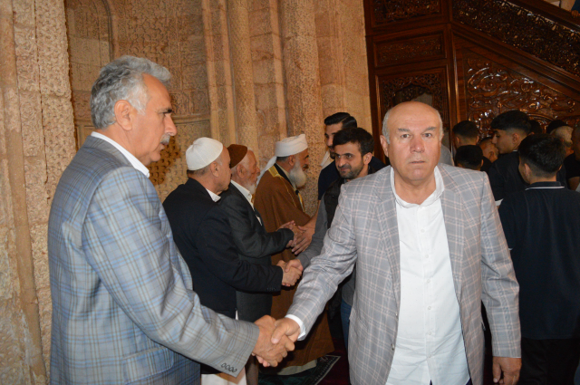 Mardin'de 842 yıllık Ulu Cami'de bayram namazı yoğunluğu