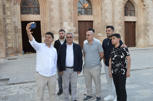 Mardin'de 842 yıllık Ulu Cami'de bayram namazı yoğunluğu