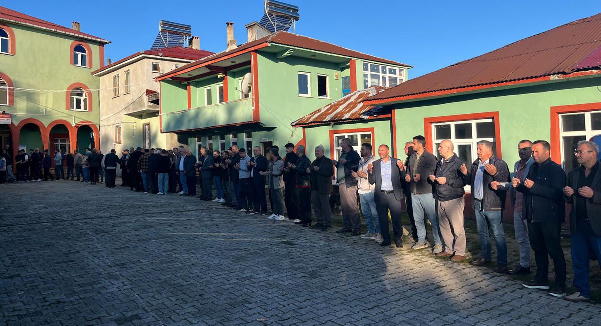 Ordu\'da Bayramlaşma Kuyruğu