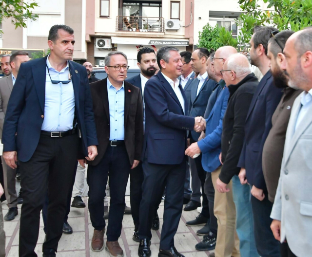 Özel'den namaz çıkışı