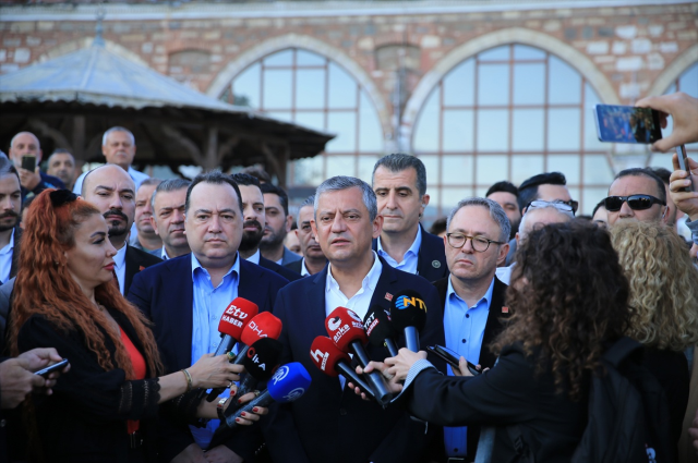 Özgür Özel, Devlet Bahçeli ile sürpriz telefon görüşmesini anlattı: İzmir'deki coşkuyu takip etmiş