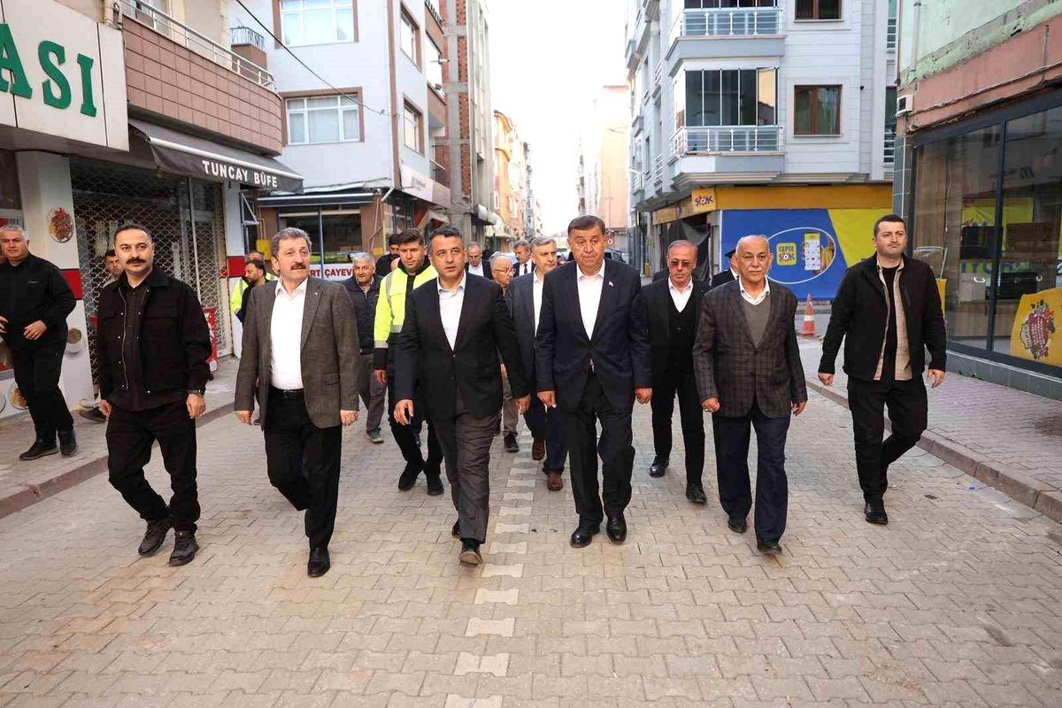 Samsun protokolünden Havza\'da bayramlaşma ve sel bölgesinde inceleme