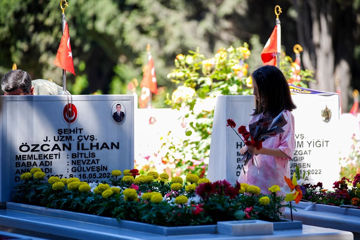 Şehit ailelerinden bayram ziyareti