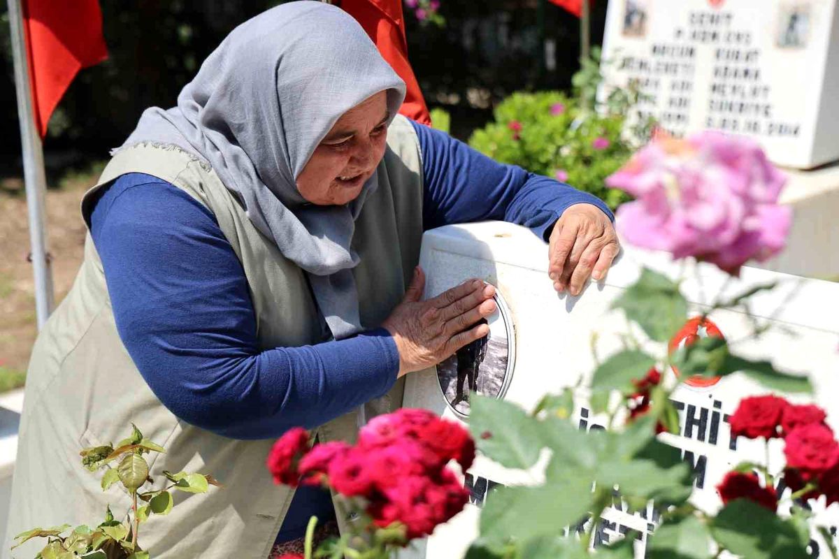 Adana\'da şehit ailelerinin buruk bayramı