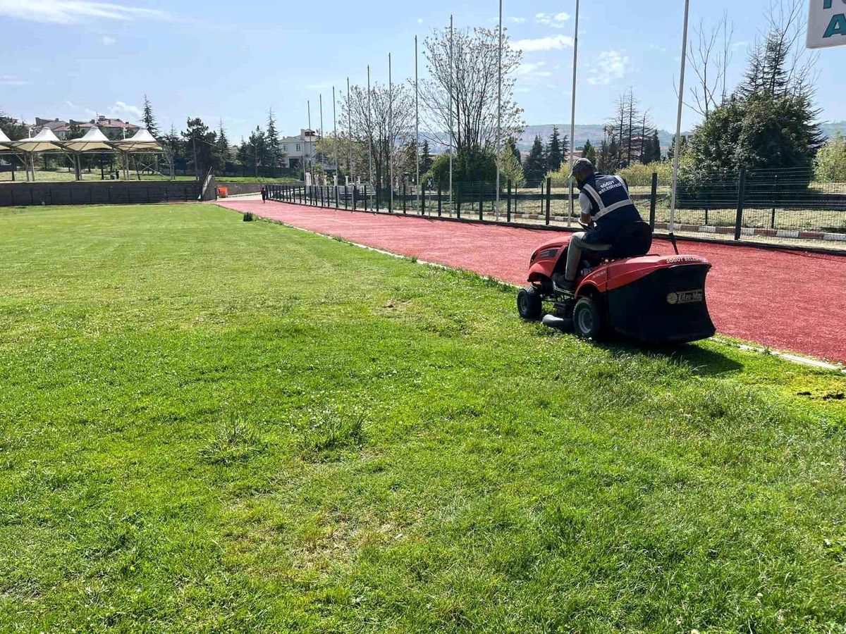 Söğüt\'te park ve bahçelerde yoğun mesai