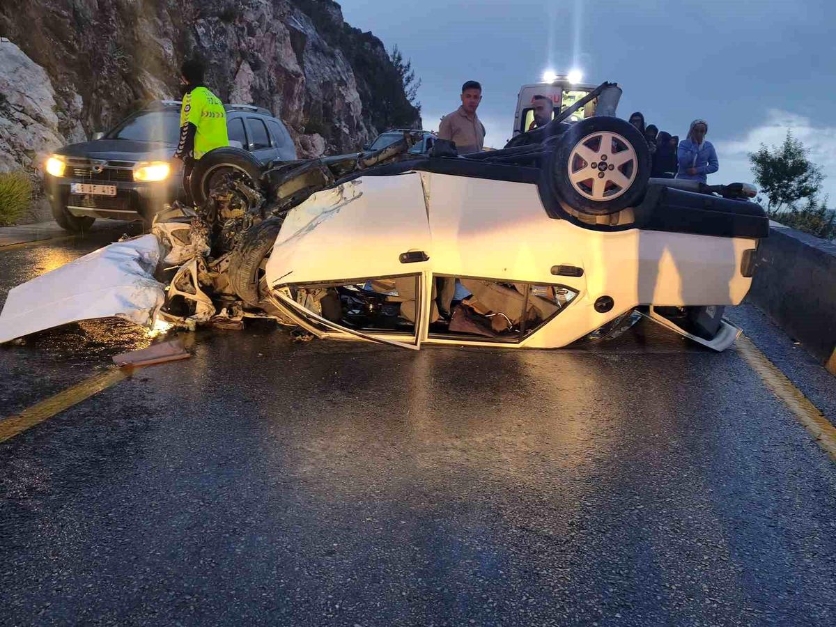 Takla atan otomobil ters döndü: 5 yaralı